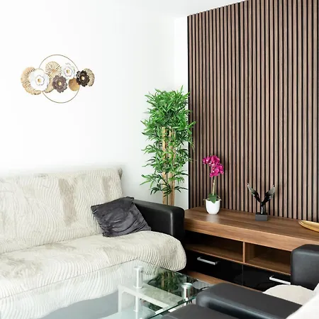 Apartment Bus Station *